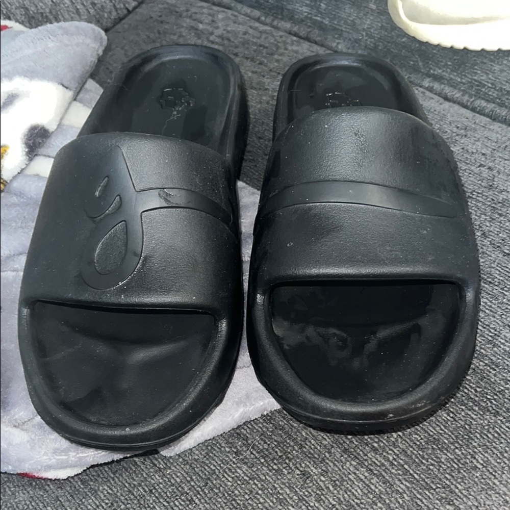 John Geiger Black Slide Sandals